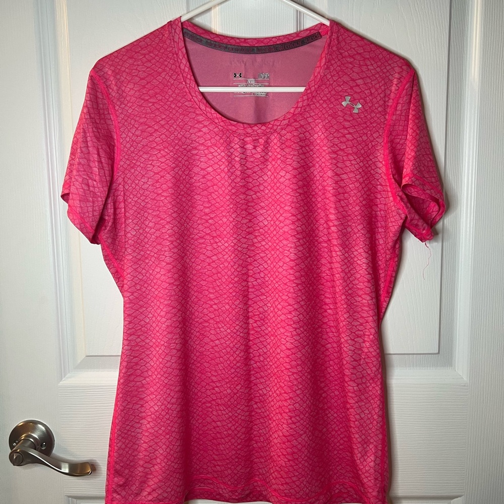 Under Armour Women’s Hot Pink Fitted Shirt Large